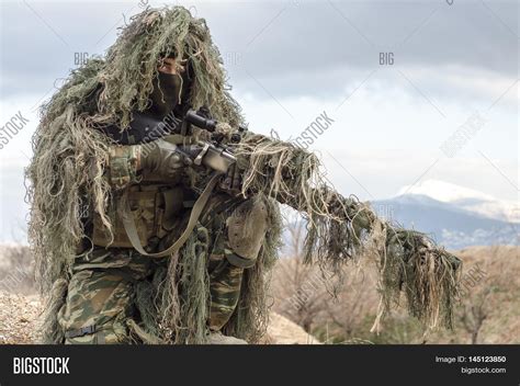 Sniping Suit [1] .